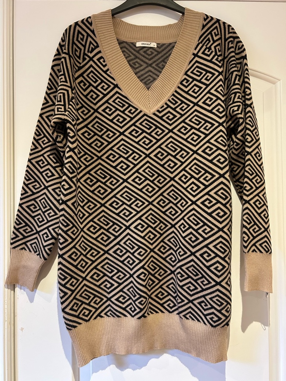 Geo-Print V-Neck Sweater in Beige and Black